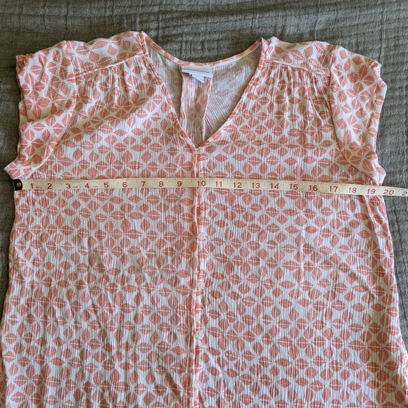 FREE WITH PURCHASE!  Liz Claiborne peach and white blouse, size L - Picture 5 of 5